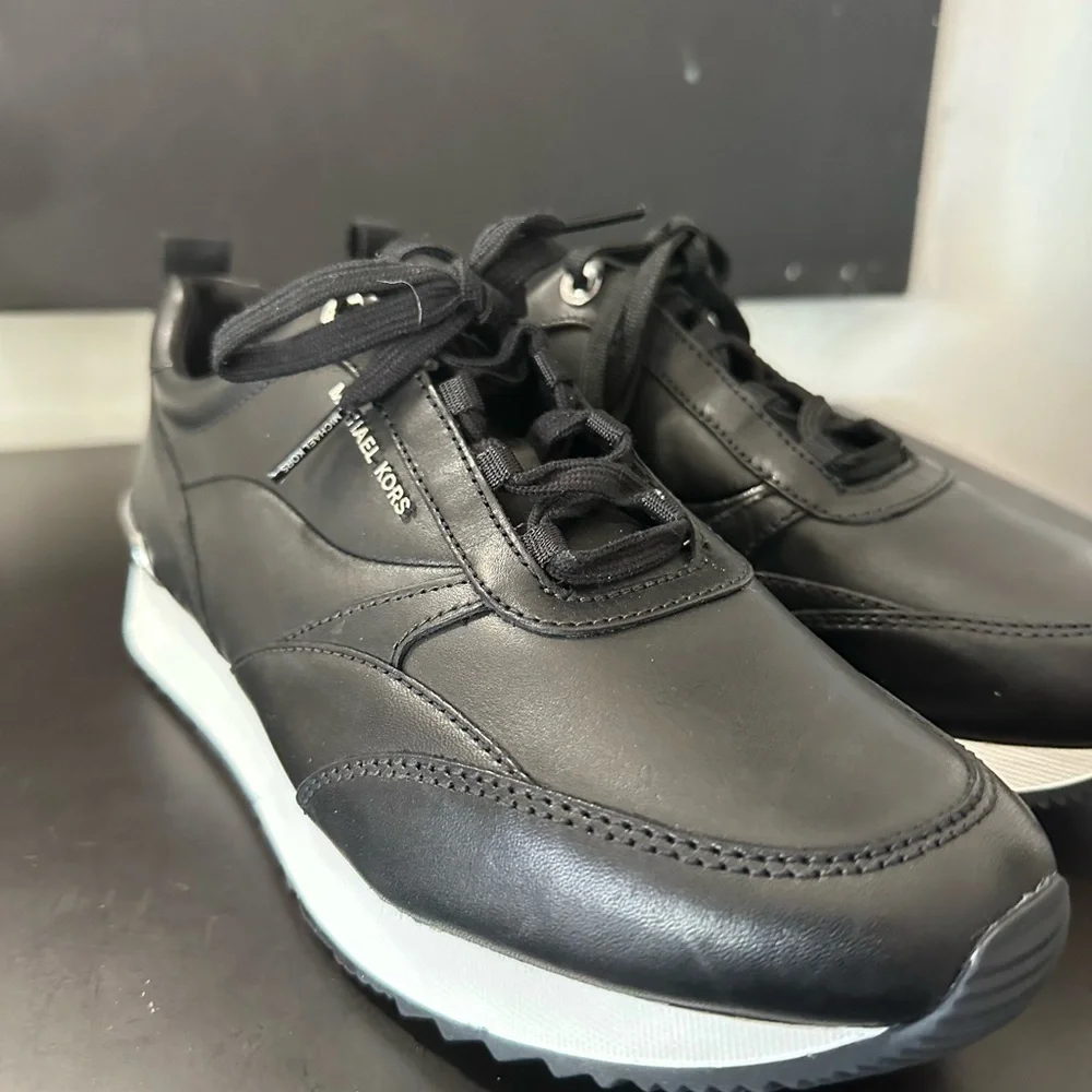 🆕Michael Kors Allie Stride Leather Sneakers